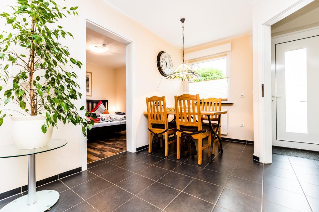 Design Apartment In Koeln Mit Terrasse Colónia Quarto foto